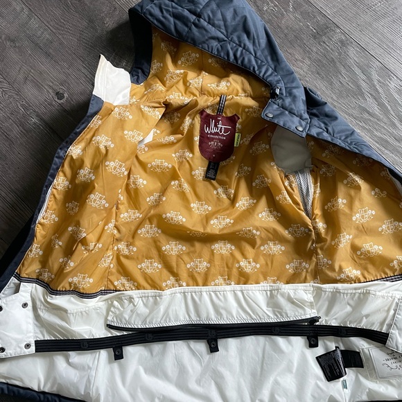 The White Collection by Burton - Picture 3 of 4